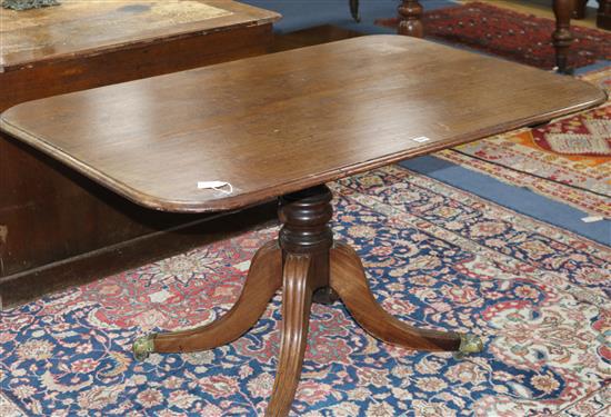 A Regency style mahogany breakfast table, W.135cm